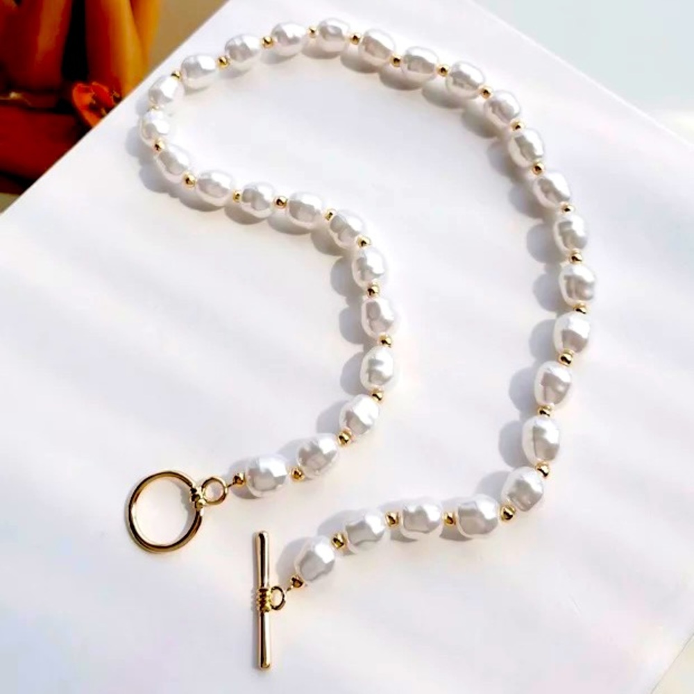 🍒3/$30 New Pearl Toggle Choker - Picture 3 of 4